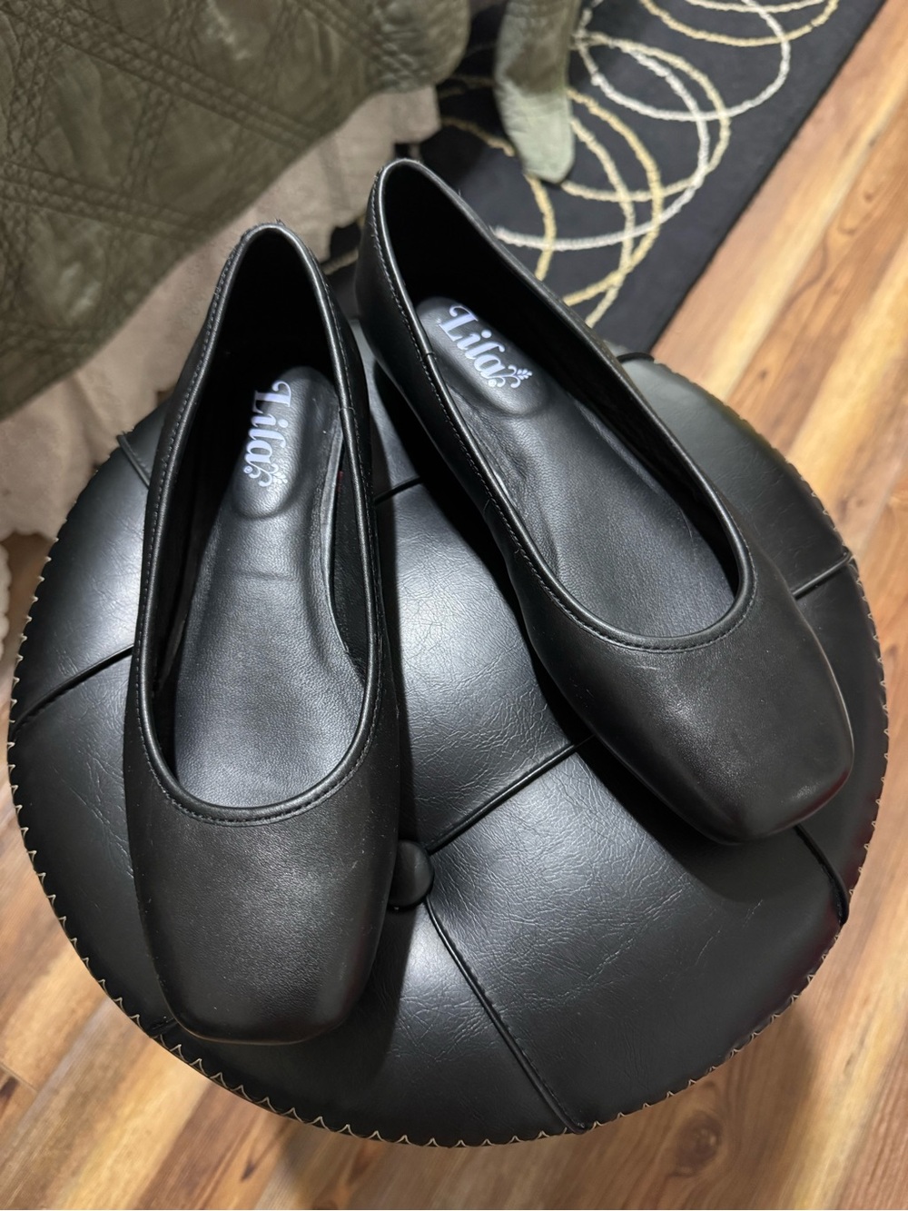 Lila Black Leather Ballet Flats